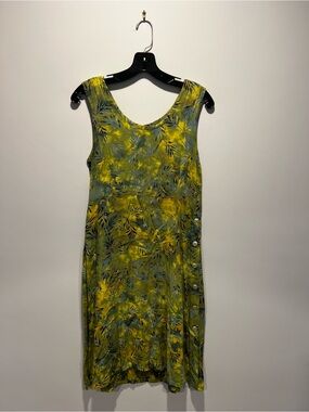 Sleeveless Yellow-Green Floral Midi Dress with Side Button Detail